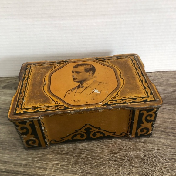 Vtg King Edward VIII Cremona Toffee Tin - Picture 1 of 15